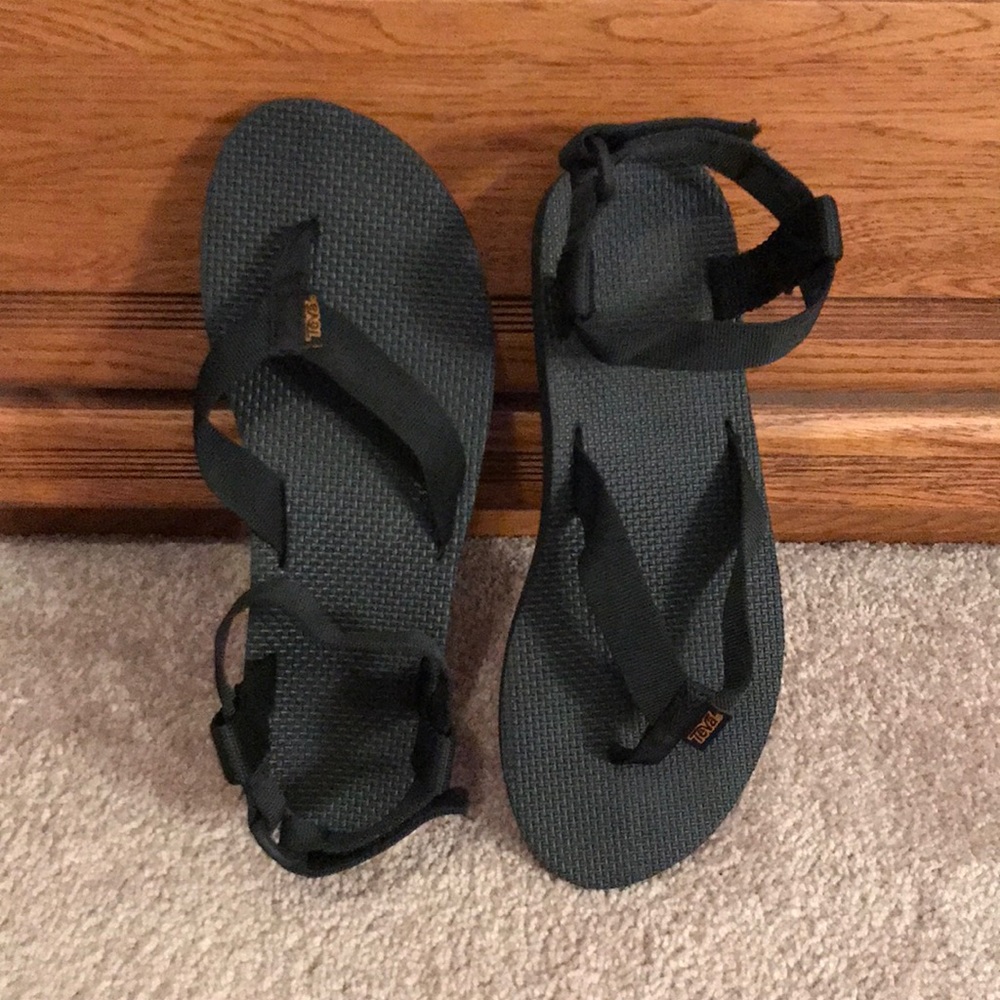 black strap Teva sandals